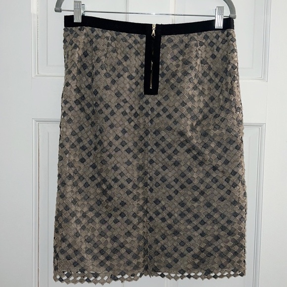 Marc Jacobs Diamond Crochet Overlay Pintuck Pencil Skirt Size 6 Taupe/Grey - Picture 6 of 13